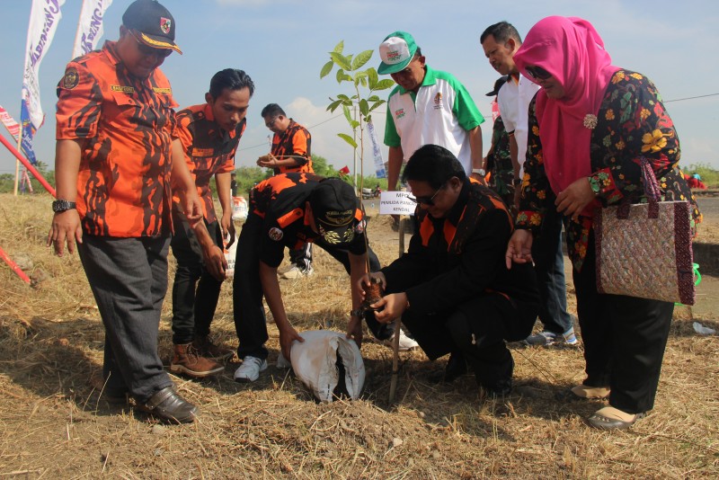 LAGI, GERAKAN TANAM POHON DIGIATKAN