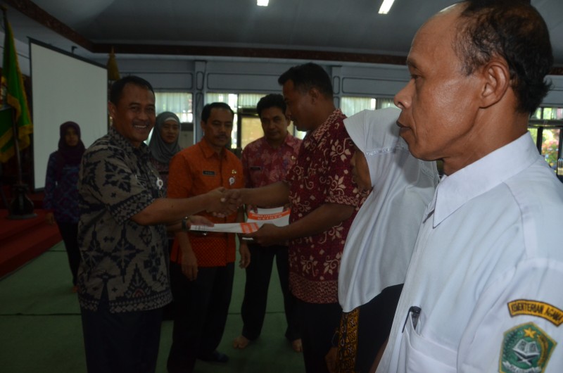 TENAGA WIYATA BHAKTI DAPATKAN BANTUAN KESEJAHTERAAN