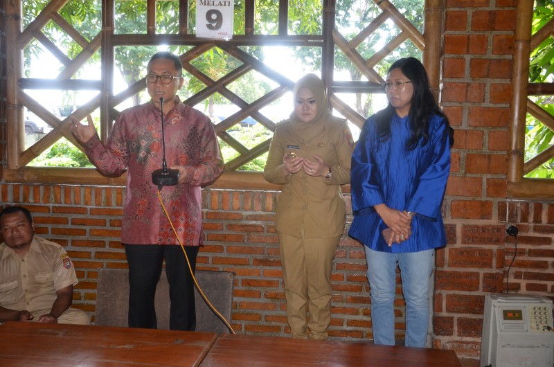 KETUA MPR ZULKIFLI HASAN BERI WEJANGAN PADA PAGUYUBAN KEPALA DESA " BAHUREKSO " KENDAL