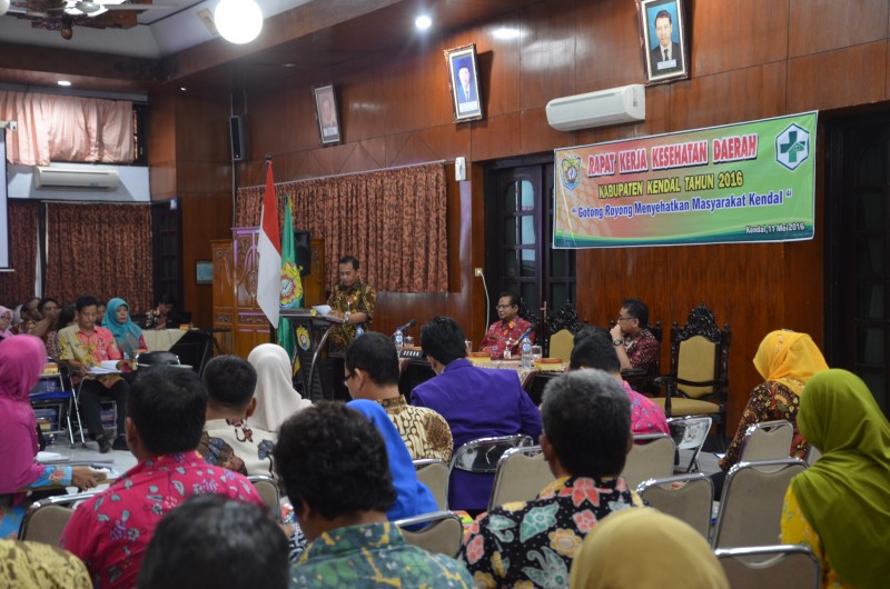 BUPATI  TEKANKAN REVOLUSI MENTAL DI RAKERKESDA