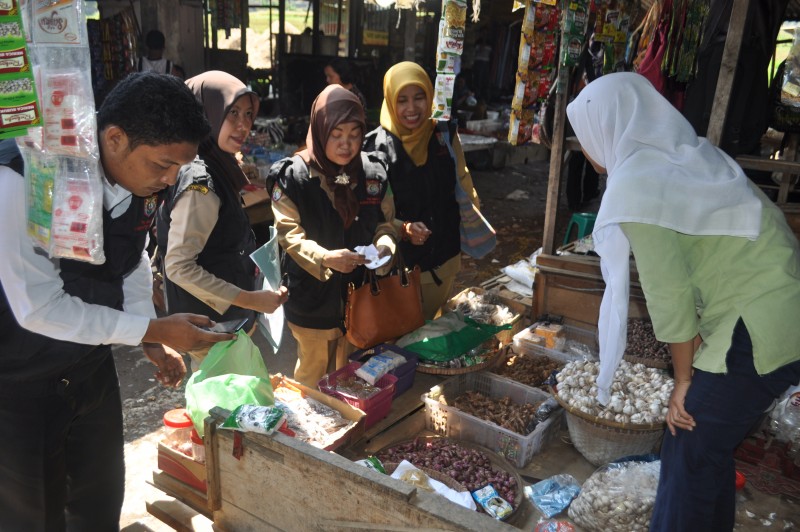 PEREDARAN  GARAM TAK BERYODIUM DI PASARAN MASIH TINGGI