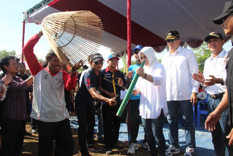 Desa Laban Gelar Festival  Tradisi Gebyuk Ikan