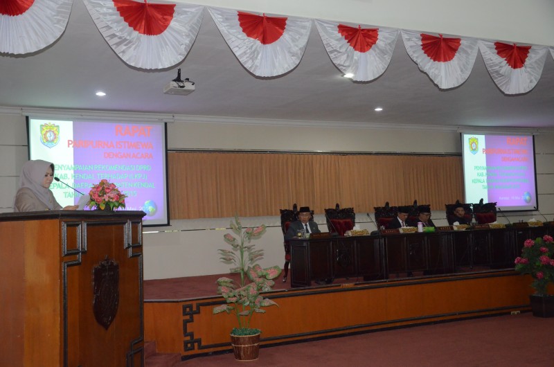 REKOMENDASI DPRD SOAL LKPJ KEPALA DAERAH TAHUN ANGGARAN 2015 DITERIMA BUPATI KENDAL
