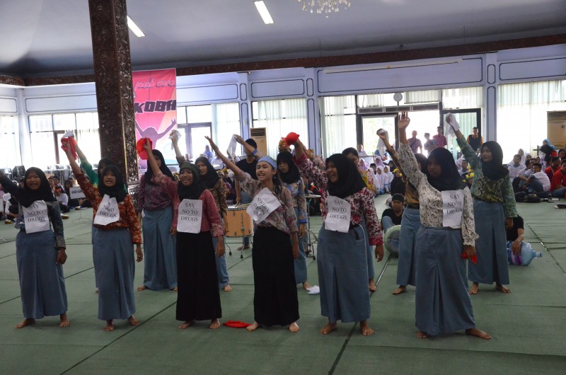 LOMBA ORASI DAN YEL-YEL ANTI NARKOBA BAGI SISWA