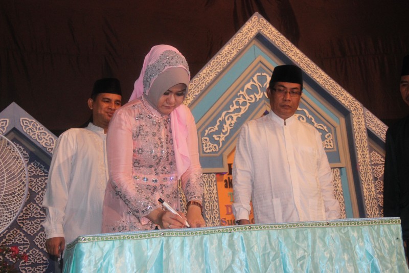 BUPATI  MIRNA RESMIKAN GEDUNG PAUD DARUL ULUM BRANGSONG