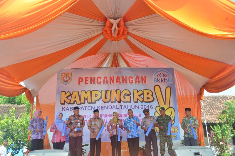 BUPATI KENDAL CANANGKAN KAMPUNG KB TUNGGULREJO