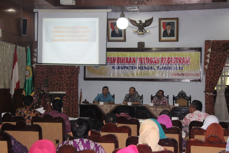 SEKARANG URUS E KTP DAN AKTE LAHIR CUKUP FOTO KOPI KARTU KELUARGA