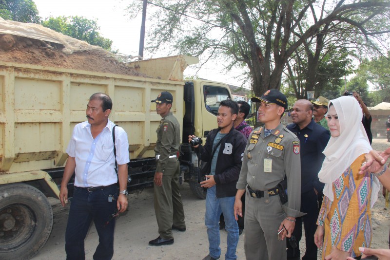 PEMKAB KENDAL SEPAKAT DENGAN PENAMBANG GALIAN C UNTUK PERBAIKI JALAN RUSAK