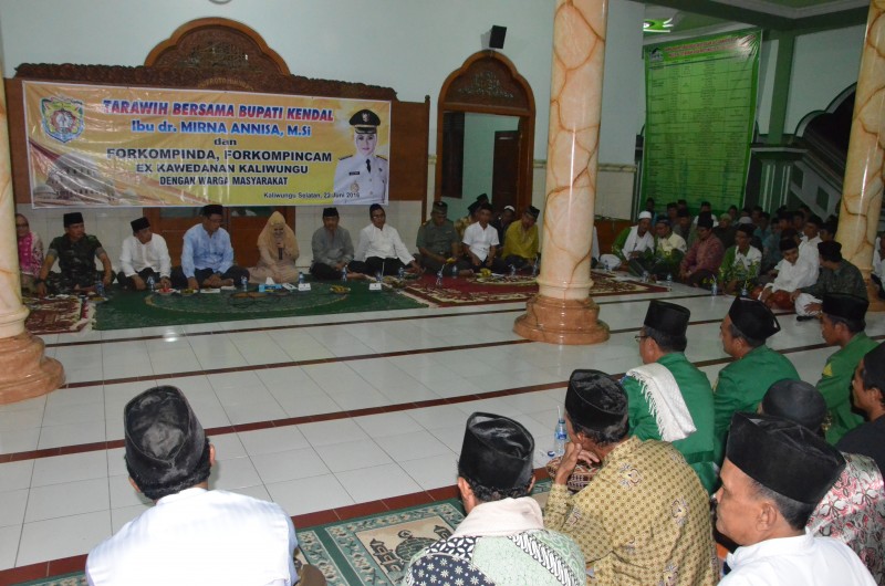 BUPATI AJAK BINA AKHLAK ANAK DIMULAI DARI KELUARGA