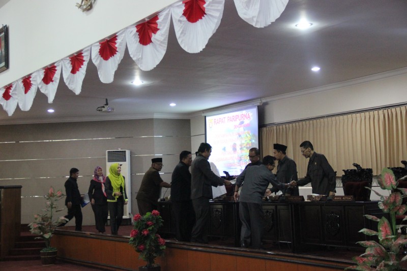 RAPAT PARIPURNA DEWAN BERLANGSUNG SINGKAT
