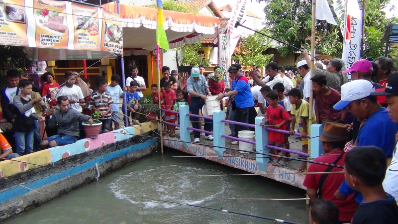 NGABUBURIT SAMBIL MANCING