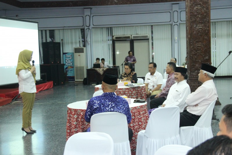 BUPATI MIRNA BUKA BERSAMA DENGAN PENGUSAHA