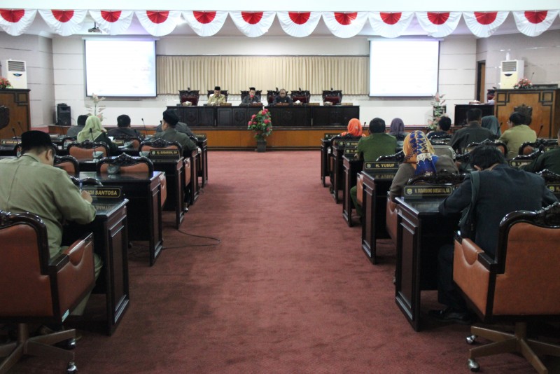 Rapat Paripurna DPRD: BUPATI AKUI PENEMPATAN PEJABAT BELUM SESUAI KEAHLIANYA