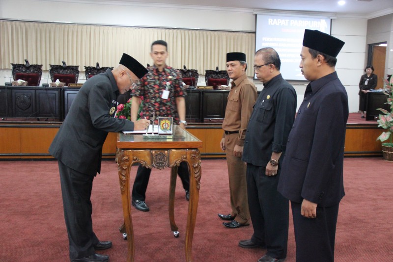 Rapat Paripurna : DPPKAD DIMINTA UNTUK DIPECAH JADI DUA SKPD