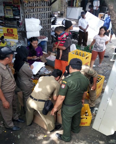 501 BOTOL MIRAS BERHASIL DIAMANKAN SATPOL PP KENDAL