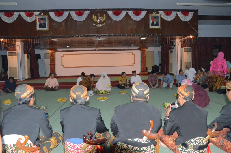 JELANG HARI JADI KENDAL KE 411, KERABAT KARATON SOLO WILAYAH KENDAL GELAR SELAMATAN