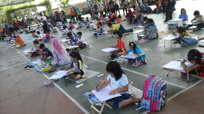 120 ANAK BERADU KREATIFITAS DILOMBA LUKIS ANAK