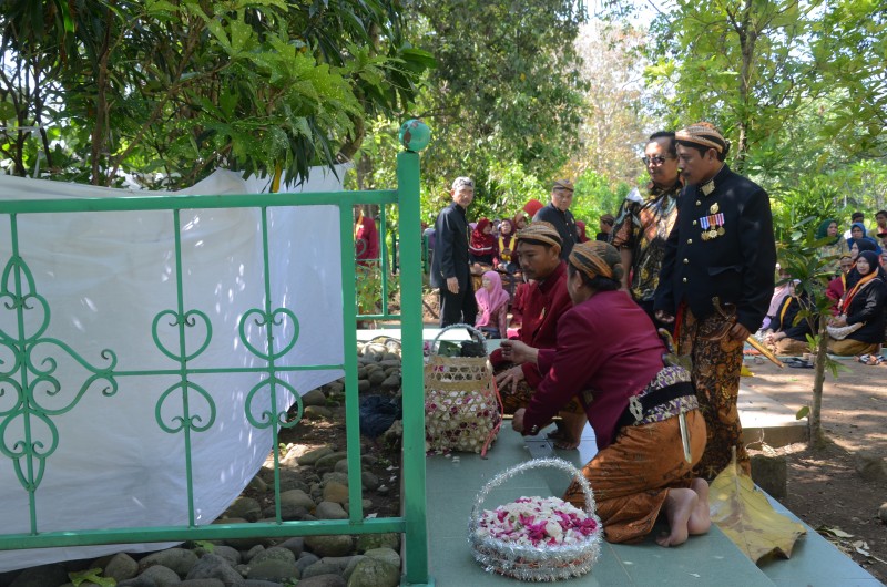 ZIARAH KE TUMENGGUNG BAHUREKSO, KENANG PERJUANGAN BUPATI KENDAL PERTAMA