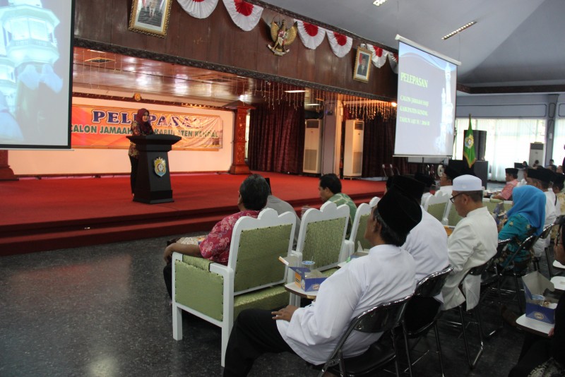 Bupati Mirna Melepas Calon Jamaah Haji Kendal