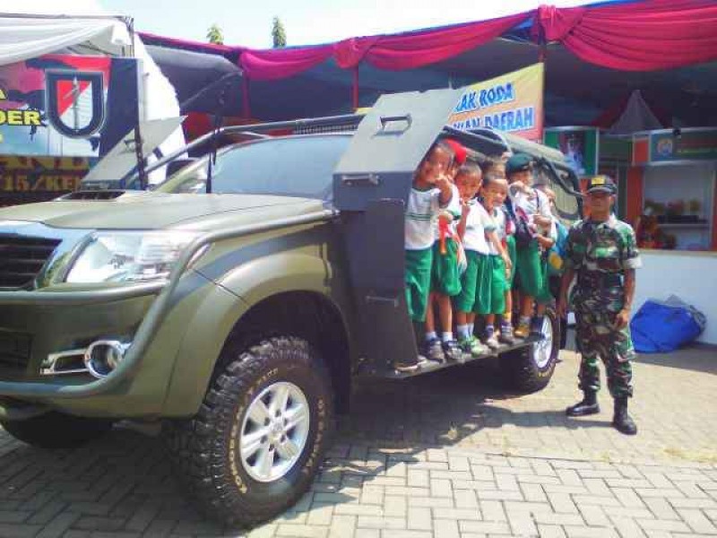KENDAL EXPO STAND KODIM 0715 KENDAL PAMERKAN ALUTSISTA