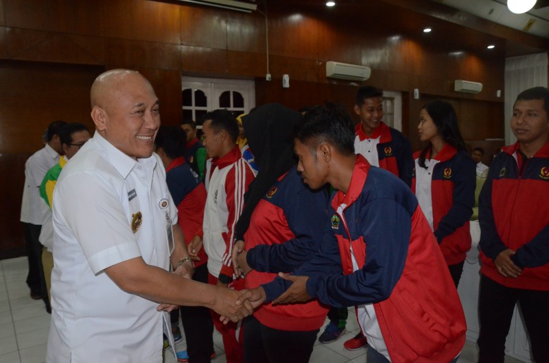 16 ATLET PON ASAL KENDAL DILEPAS WABUP MASRUR