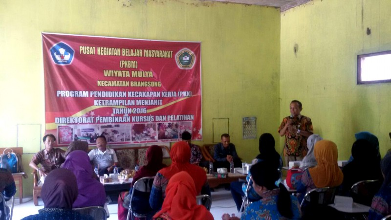 55 WARGA BRANGSONG DAPAT PELATIHAN MENJAHIT DAN TATA BOGA