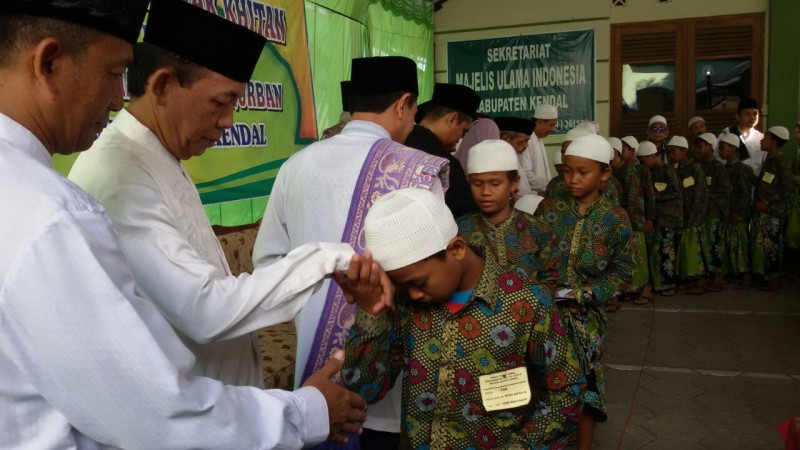 103 ANAK IKUTI SUNATAN MASSAL