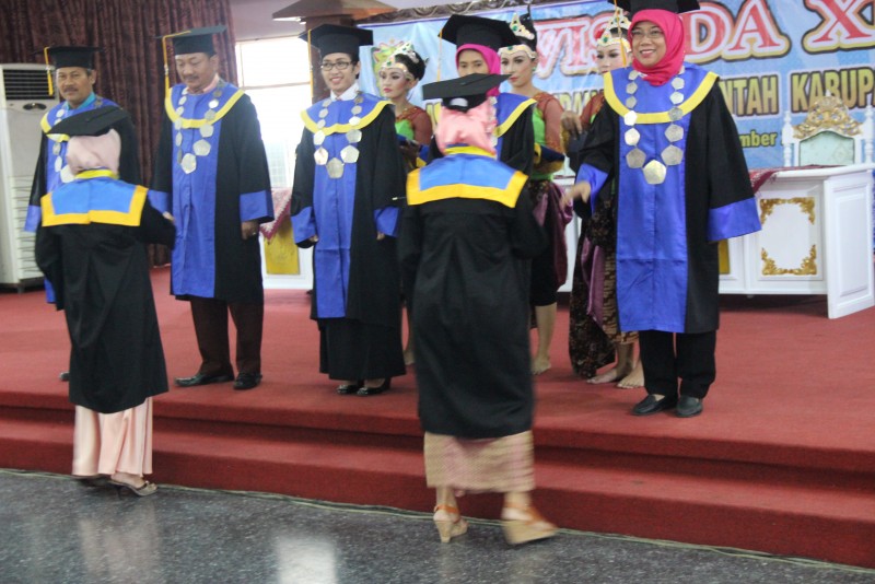 AKBID PEMDA KENDAL MEWISUDA 122 MAHASISWANYA