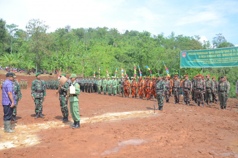 SELAMA 21 HARI DESA SUKODADI JADI LOKASI TMMD SENGKUYUNG II DI KENDAL