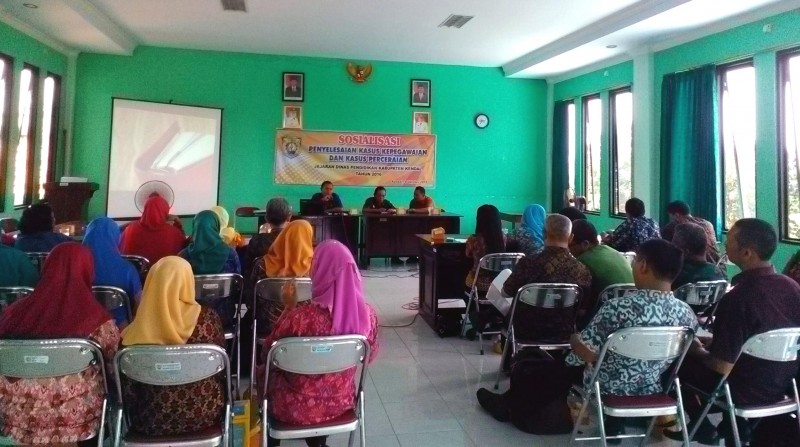 DISDIK GELAR SOSIALISASI PENYELESAIAN KASUS KEPEGAWAIAN DAN PERCERAIAN