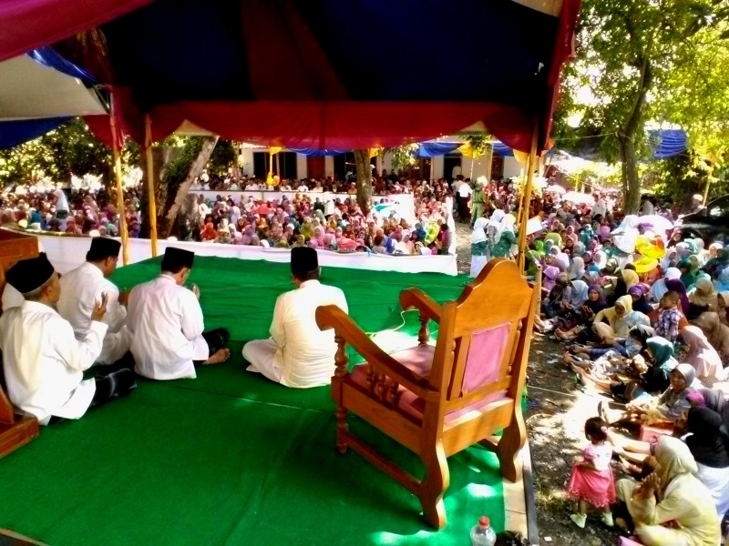 RIBUAN WARGA BANJIRI HAUL SUNAN ABINAWA