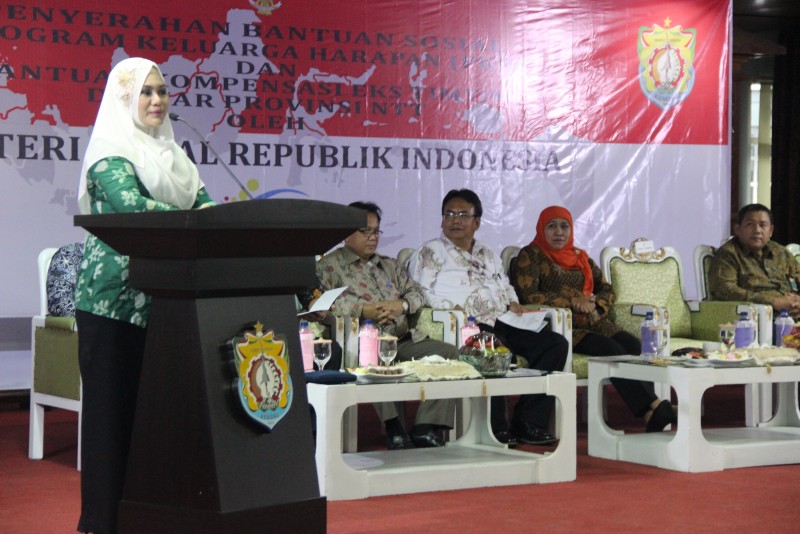 MENSOS SERAHKAN BANTUAN SOSIAL PKH