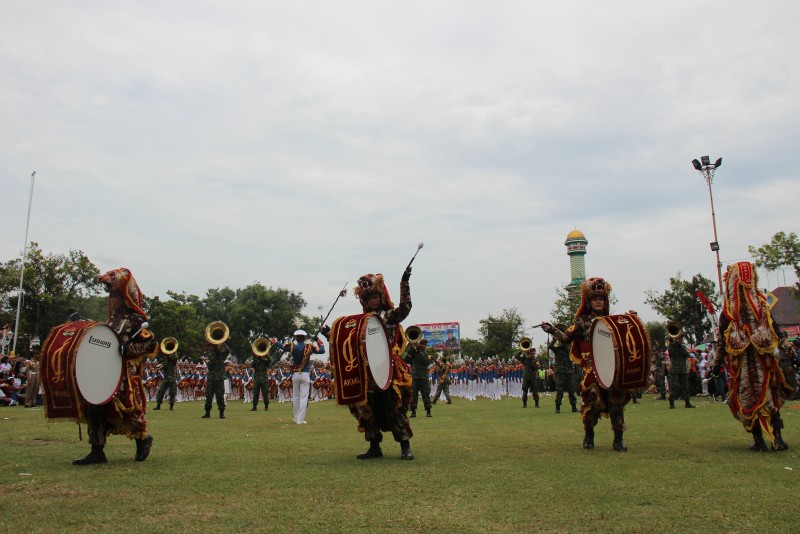 KARNAVAL 55 TAHUN SMANIK KENDAL DIMERIAHKAN MARCHING BAND AKMIL