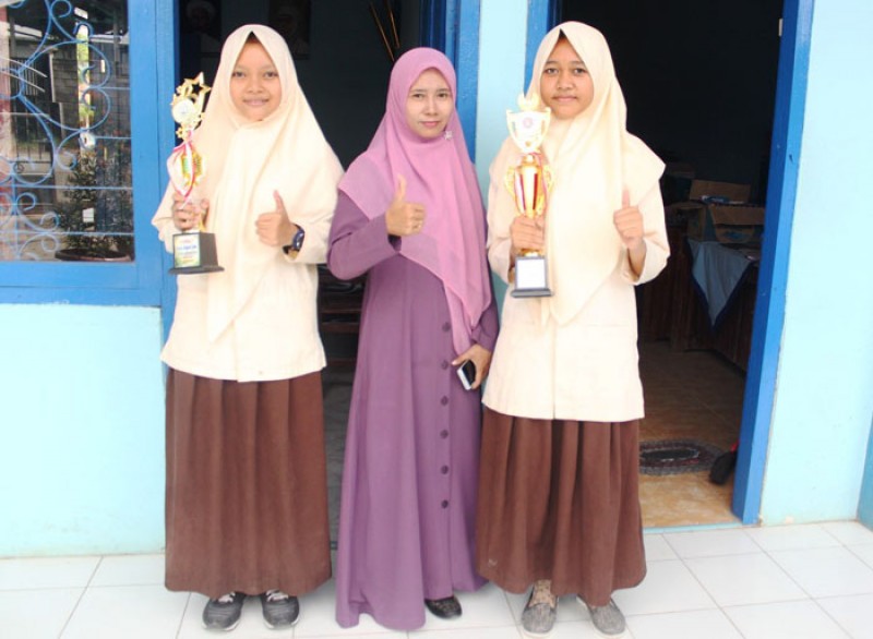 IRMA HARUMKAN NAMA KENDAL DENGAN RAIH JUARA 1 LOMBA PIDATO BAHASA JAWA
