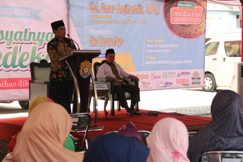 RATUSAN UMAT HADIRI TABLIGH AKBAR DAHSYATNYA BERSEDEKAH
