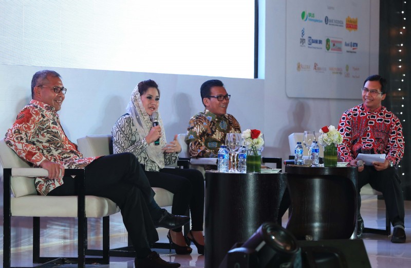 BUPATI KENDAL TAWARKAN KAWASAN INDUSTRI KENDAL DALAM SEMINAR NASIONAL