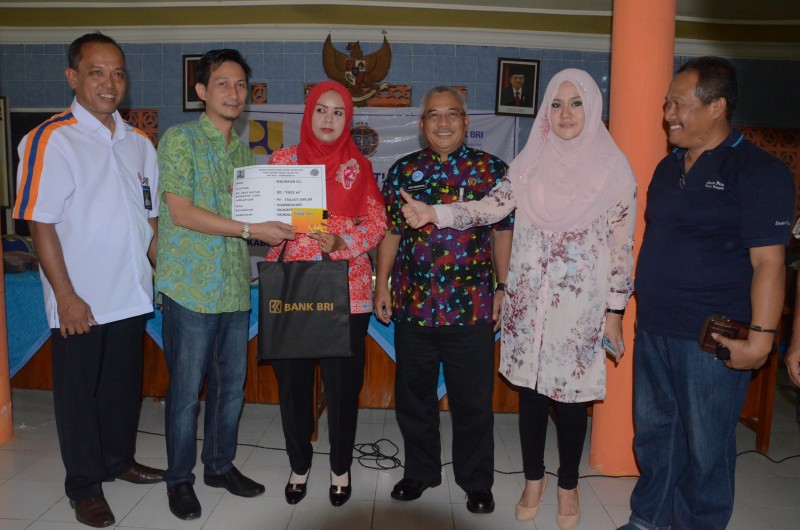 BUPATI KENDAL SAKSIKAN PENYERAHAN GANTI RUGI TOL BATANG SEMARANG