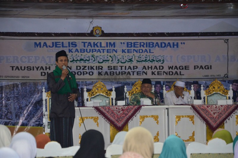 RATUSAN JAMAAH HADIRI PENGAJIAN AHAD WAGE