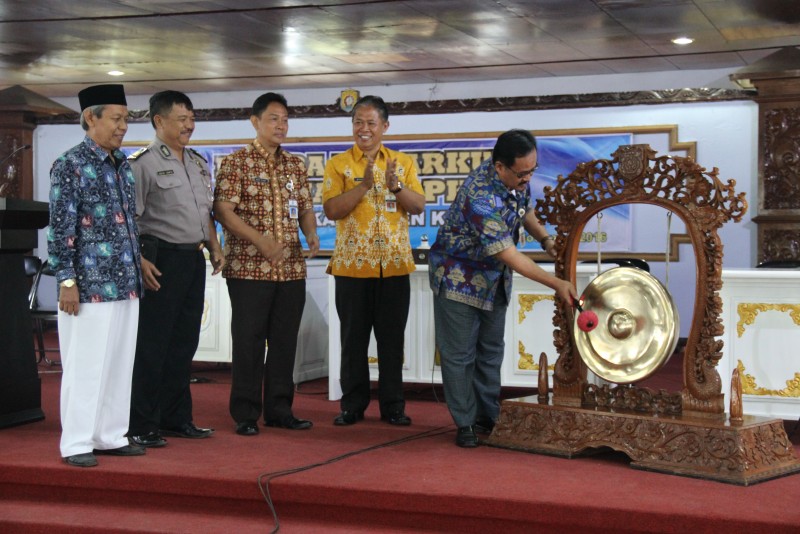 TINGKATKAN KESADARAN HUKUM LEWAT LOMBA KADARKUM