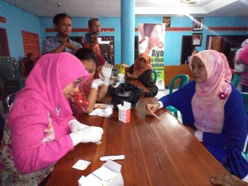 300 WARGA IKUTI TES DARAH JARI PENYAKIT FILARIA