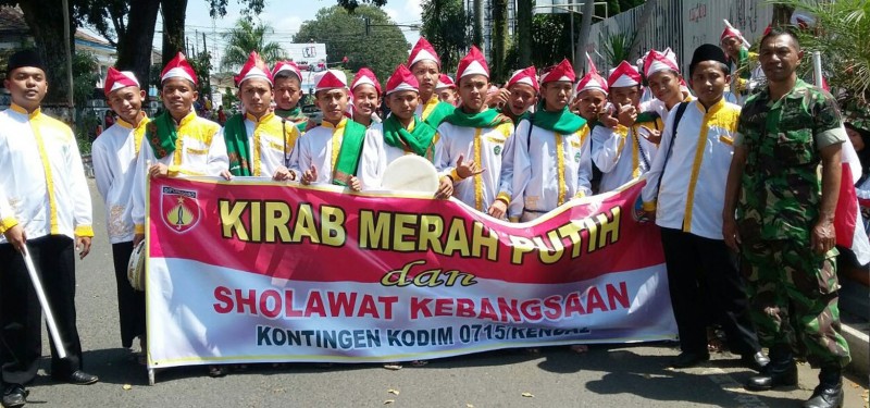 PONPES  KI BODO DAN KODIM KENDAL GELAR KIRAB MERAH PUTIH