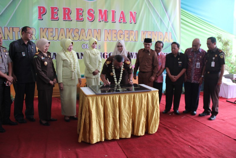 KANTOR BARU KEJAKSAAN NEGERI KENDAL DIRESMIKAN
