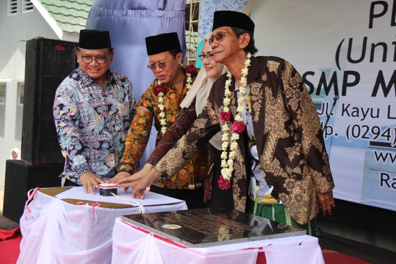 SMP KALIWUNGU MANBAUL HIKMAH DIRESMIKAN