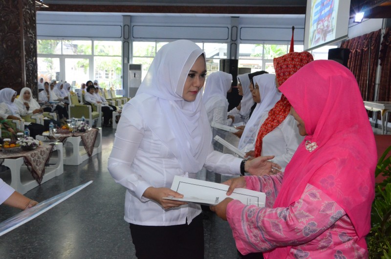 PEREMPUAN KENDAL LAWAN KORUPSI
