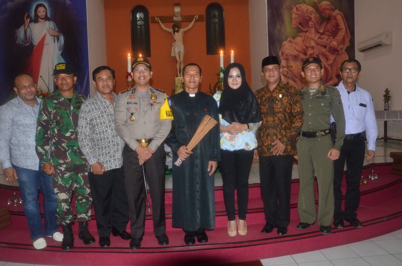 BANSER KENDAL TURUT BANTU PENGAMANAN NATAL