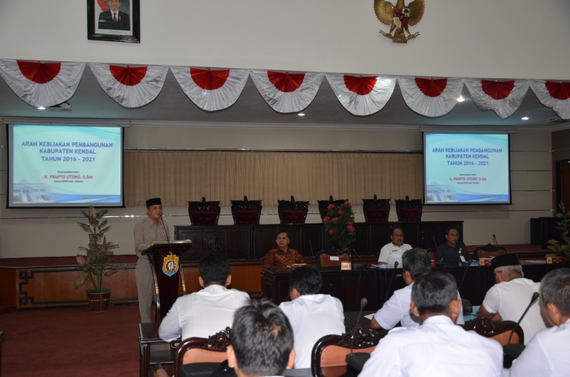 SEJALAN DENGAN NAWA CITA, KENDAL KOMITMEN TINGKATKAN PELAYANAN PUBLIK
