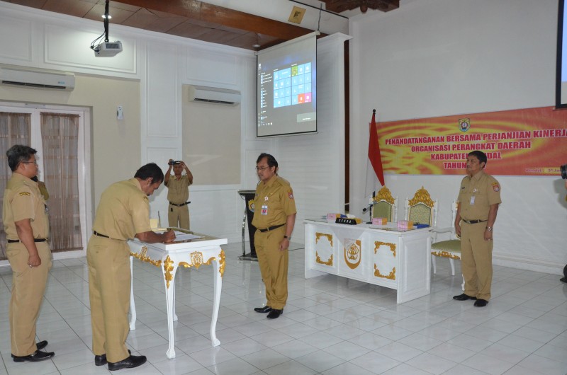 DORONG KINERJA ASN, PERJANJIAN KINERJA KEPALA OPD DITANDANGANI