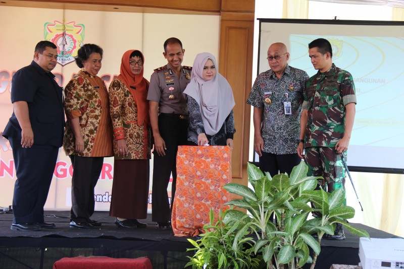 BUPATI KENDAL RESMIKAN LIMA PROYEK