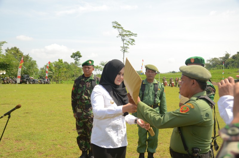 BUPATI MIRNA BUKA TMMD DI DESA SUROKONTO WETAN