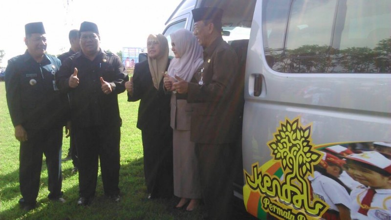 BUPATI KENDAL LAUNCHING ARMADA SEKOLAH GRATIS